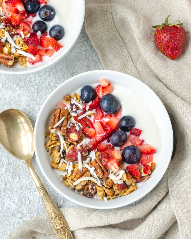 Vegan Berry and Granola Breakfast Parfait - Iamstufft