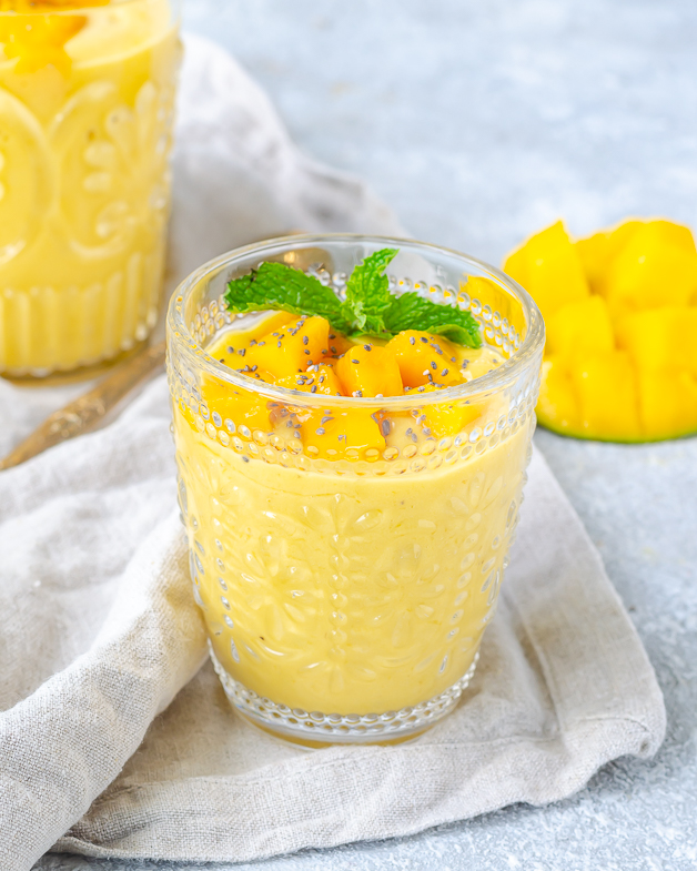 Vegan Mango Banana Smoothie 