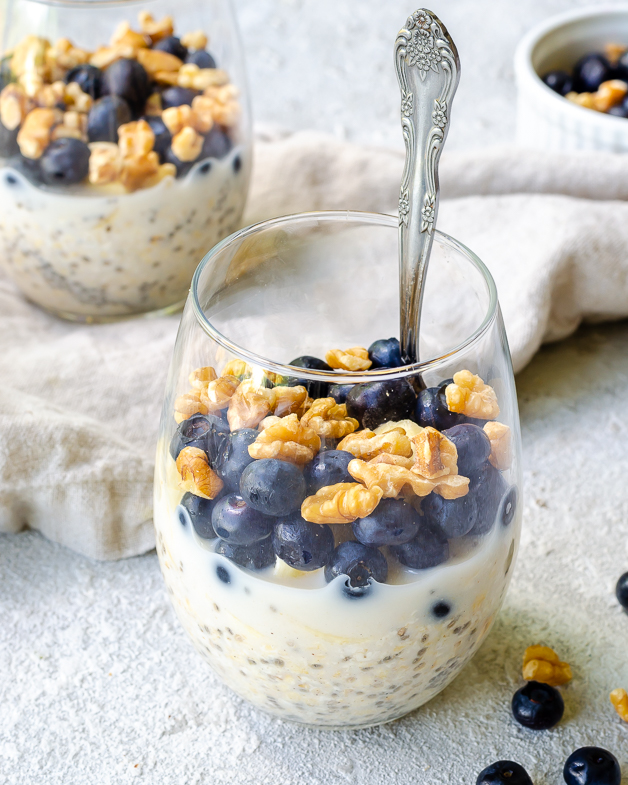 Cardamom Blueberry-Walnut Overnight Oats 